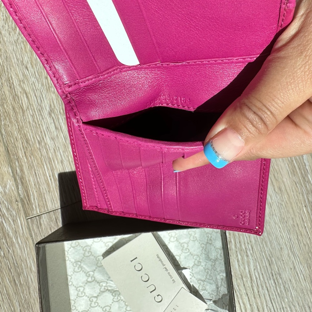 Nib Gucci Microguccissima Pattern Patent Wallet - image 5